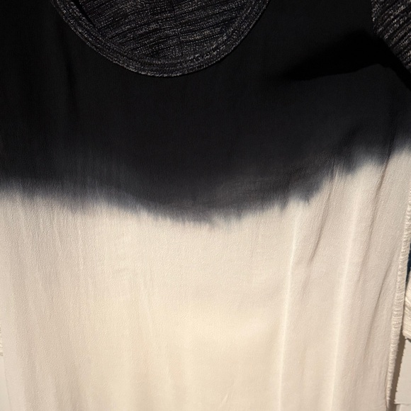 Language Monochrome Top - Picture 9 of 9